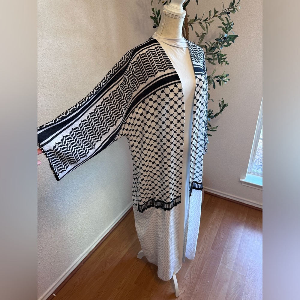 Kuffiya maxi open abaya in large length is 59” has fringe embellishments ✨